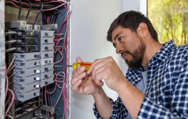 Best Commercial Electrician Services  in Clinton, AR